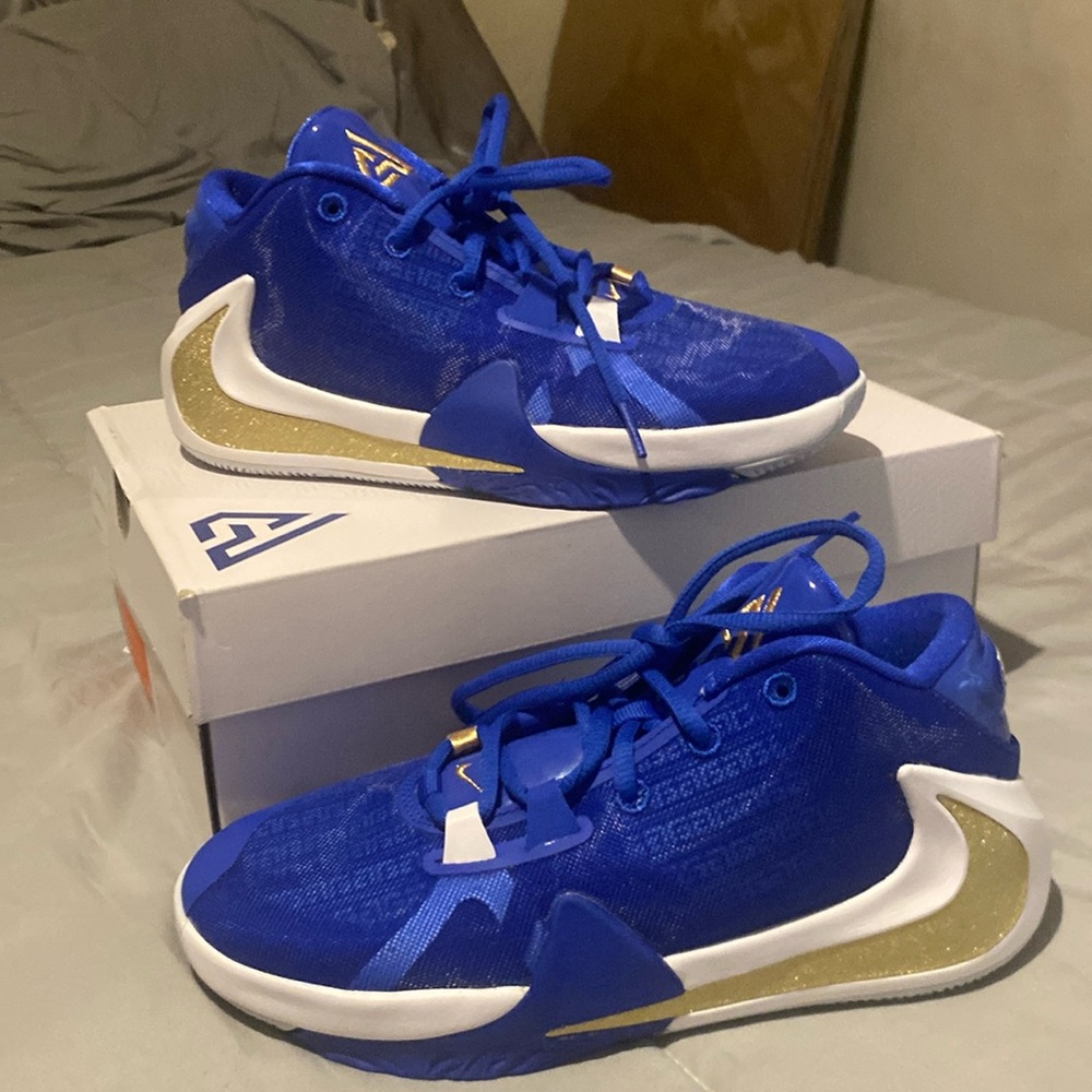 Freak 1 (GS)”Greece”, brand new, hyper royal, size 5y